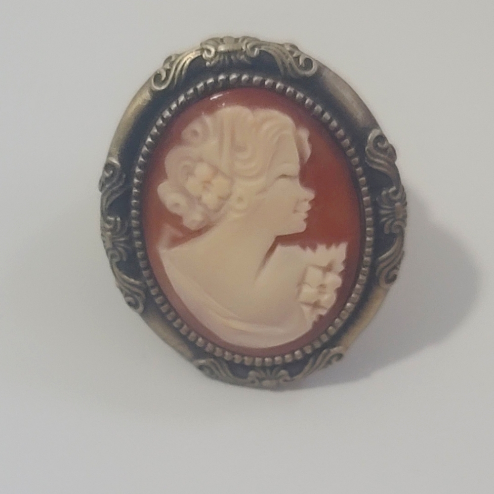 💕Amedeo Shell Cameo Cocktail Ring